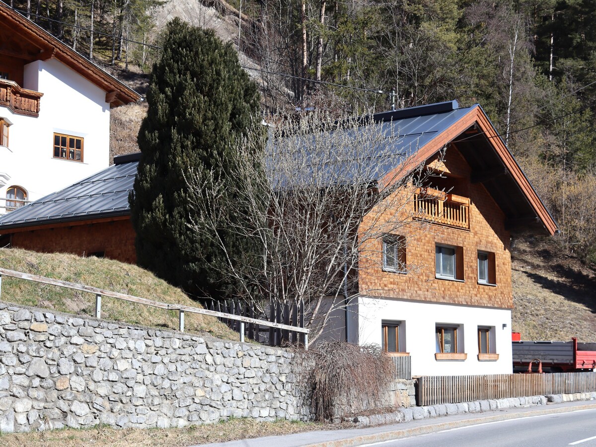 Group house only 5 km from the St.Anton ski area