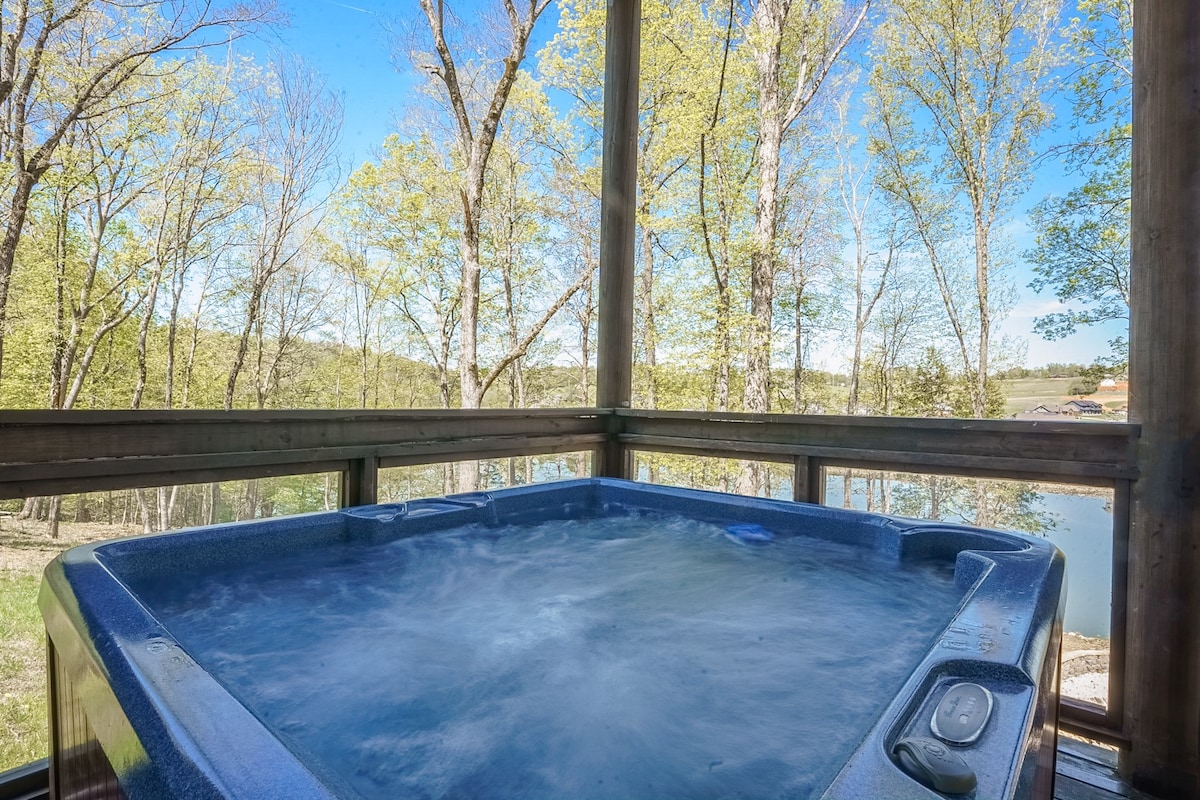 Tranquility Paradise - Riverfront Views, Hot Tub