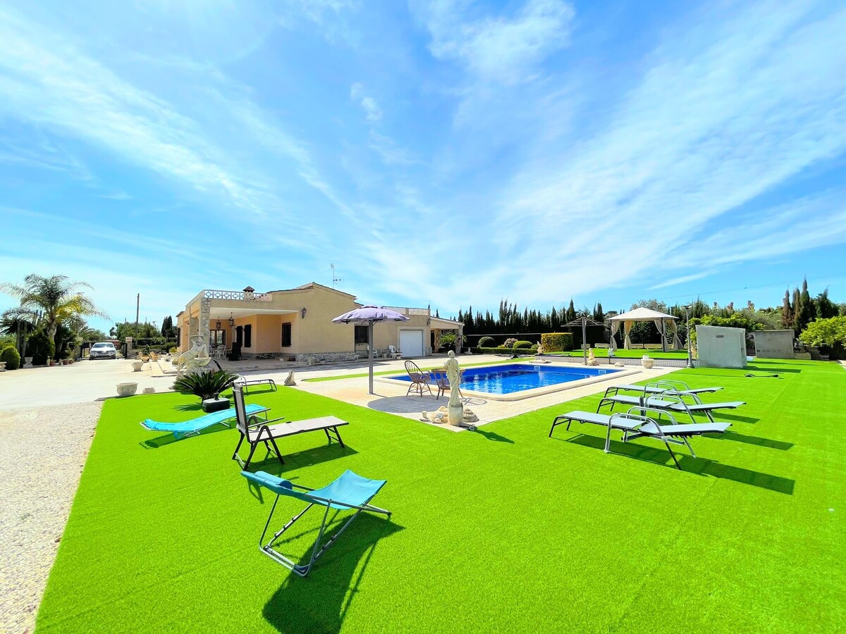 Villa Maitino Elche by Villas&You