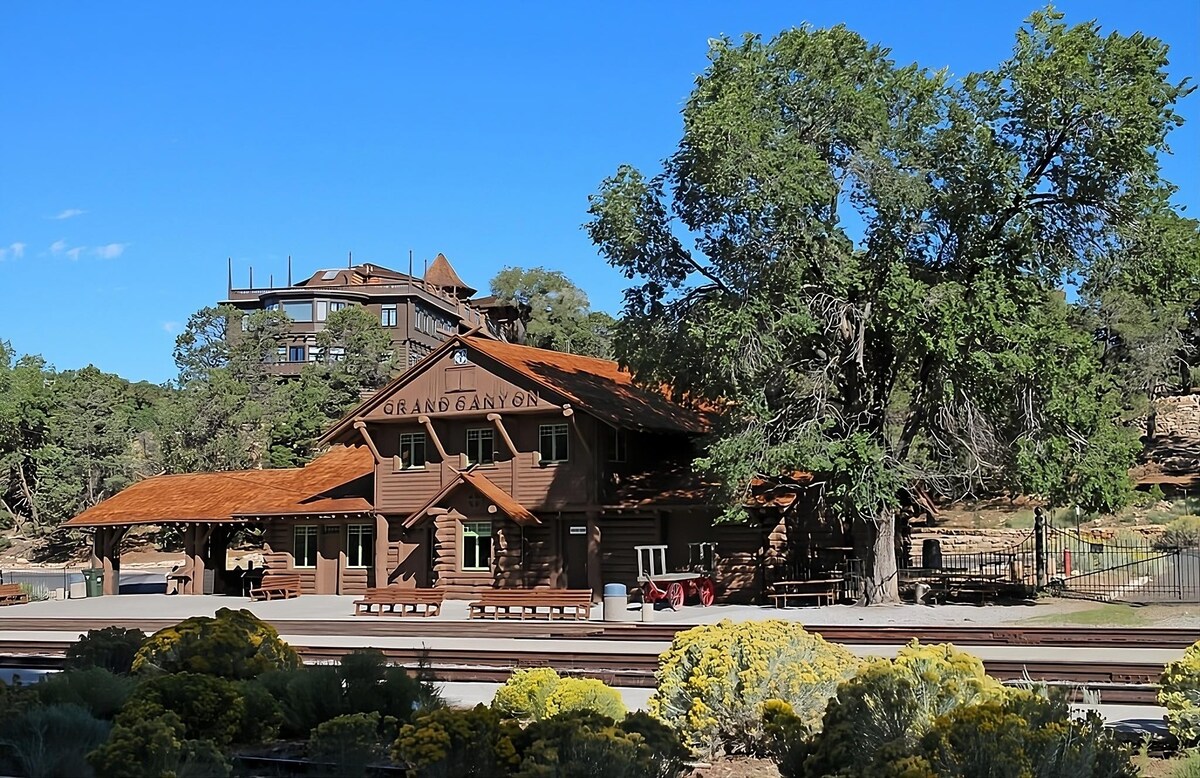 Grand Canyon Railway Lodging with Free Breakfast!