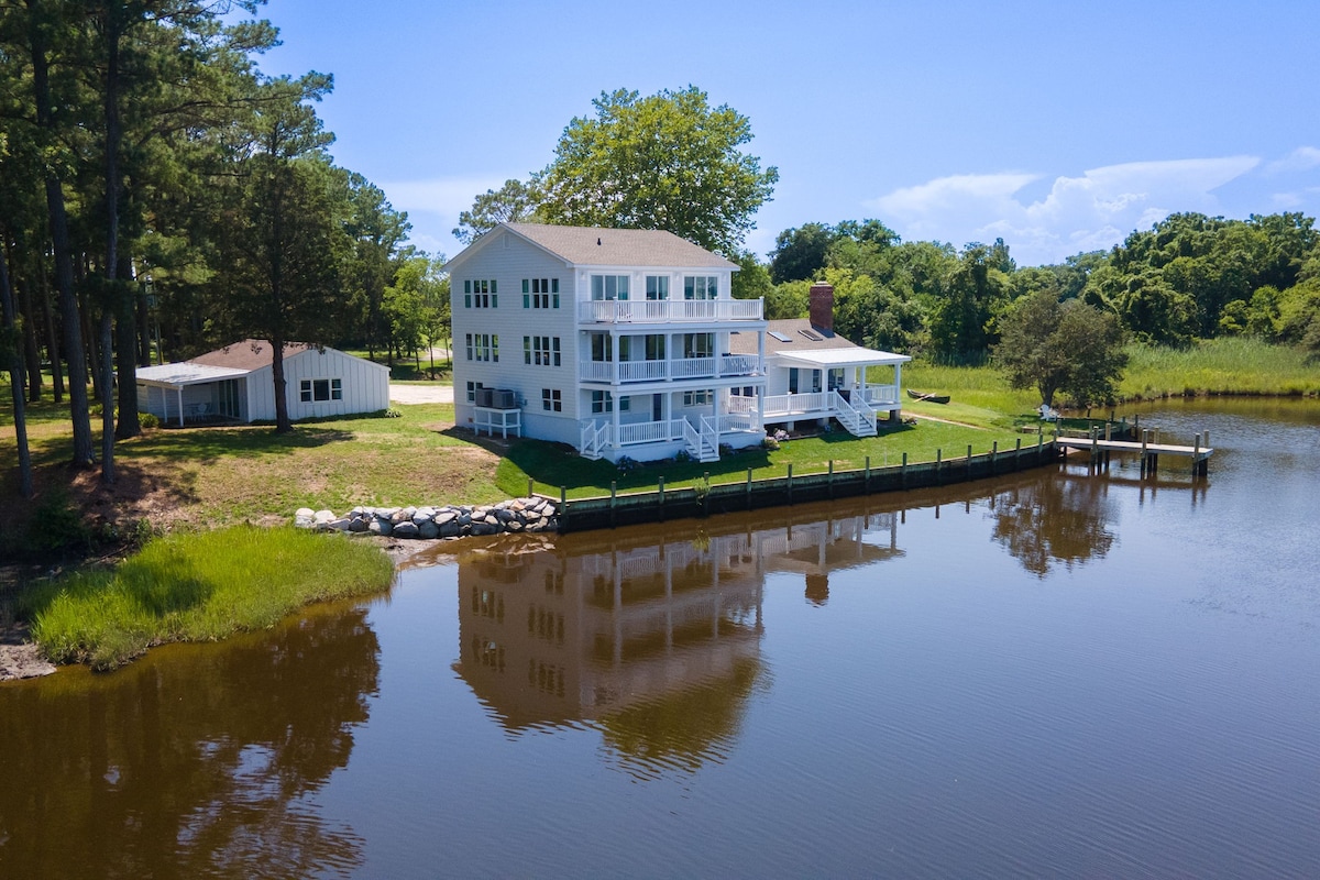 Creek House - Luxury Waterfront on Holden's Creek