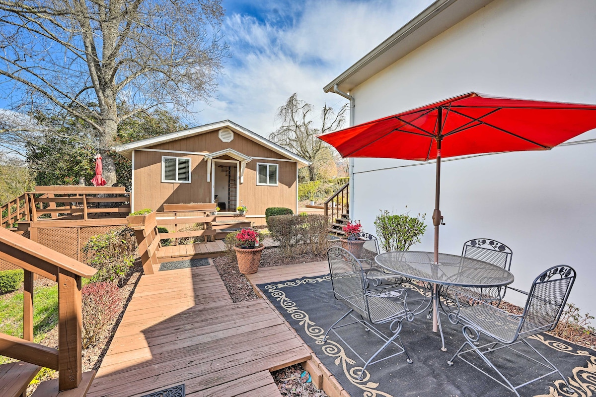 Bryson City Cottage Studio: Deck w/ Mountain Views