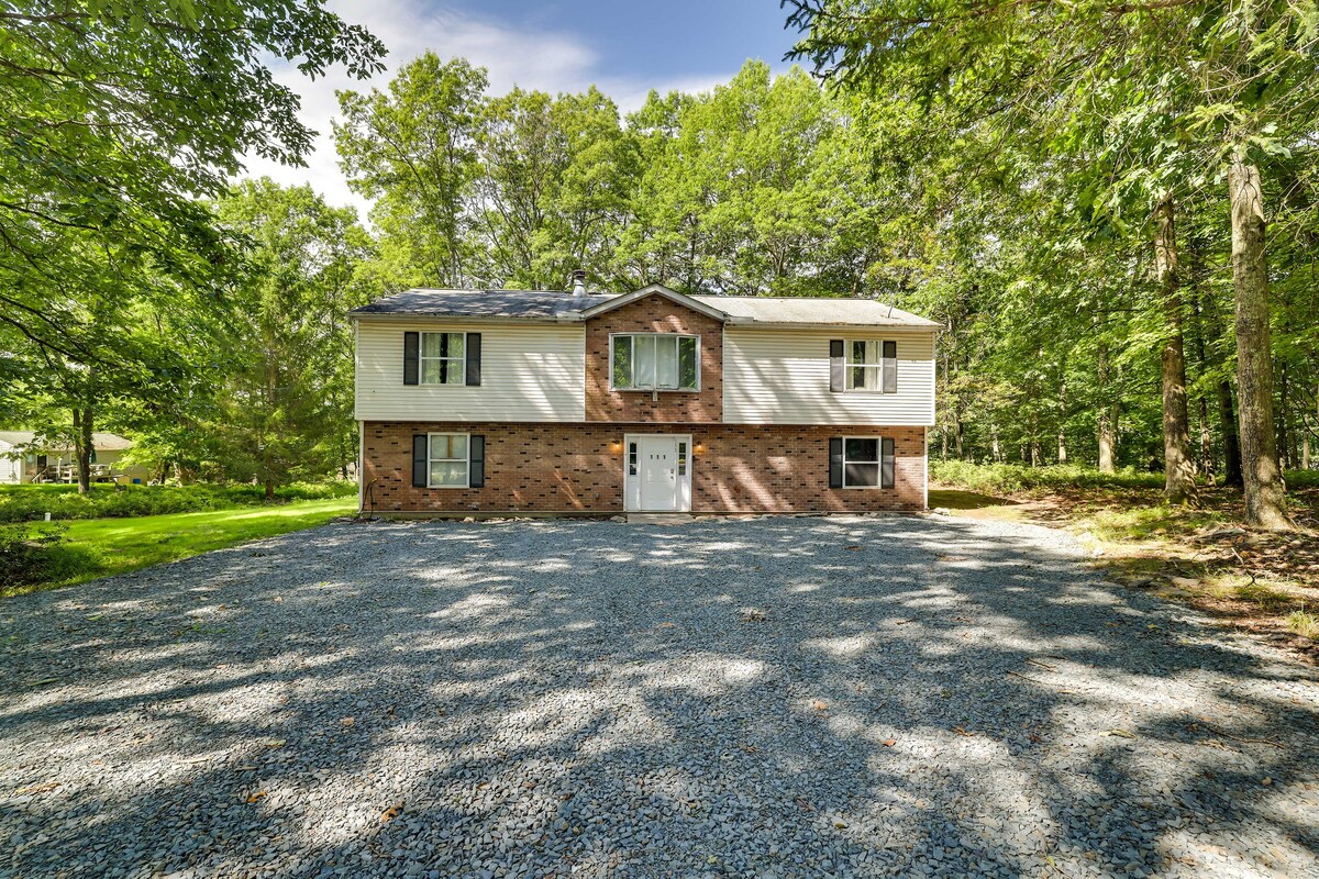 Spacious Cresco Home w/ Pool Table & Deck!