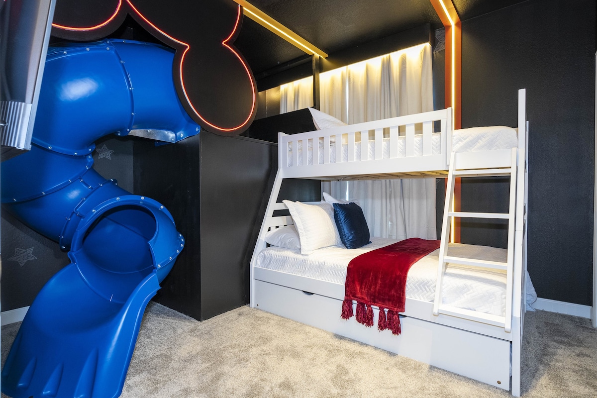 梦幻般的5张床，带游戏室、游泳池和主题卧室！