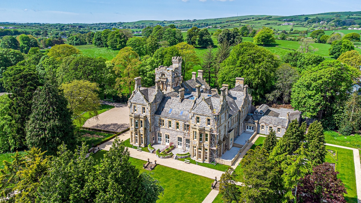 The Lucy Suite Stone Cross Mansion