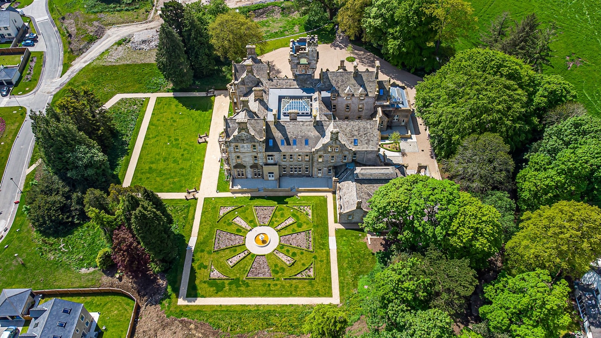 The Lucy Suite Stone Cross Mansion