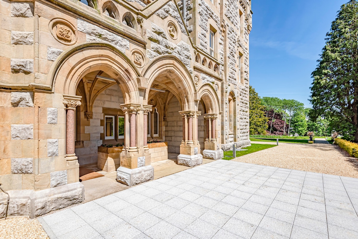 The Margaret Suite Stone Cross Mansion