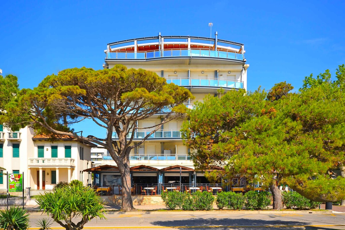 Holiday apartment on the beach promenade in Lignan