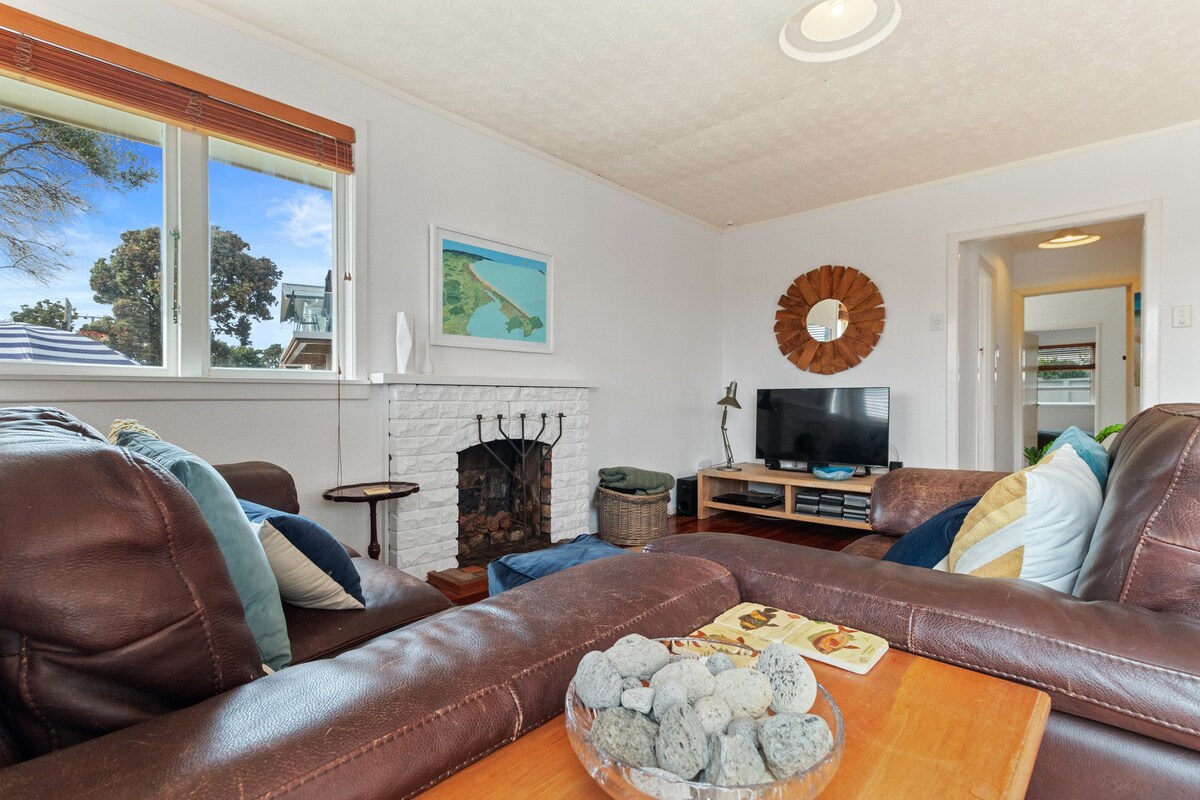 Broadway Beauty - Waihi Beach Holiday Home