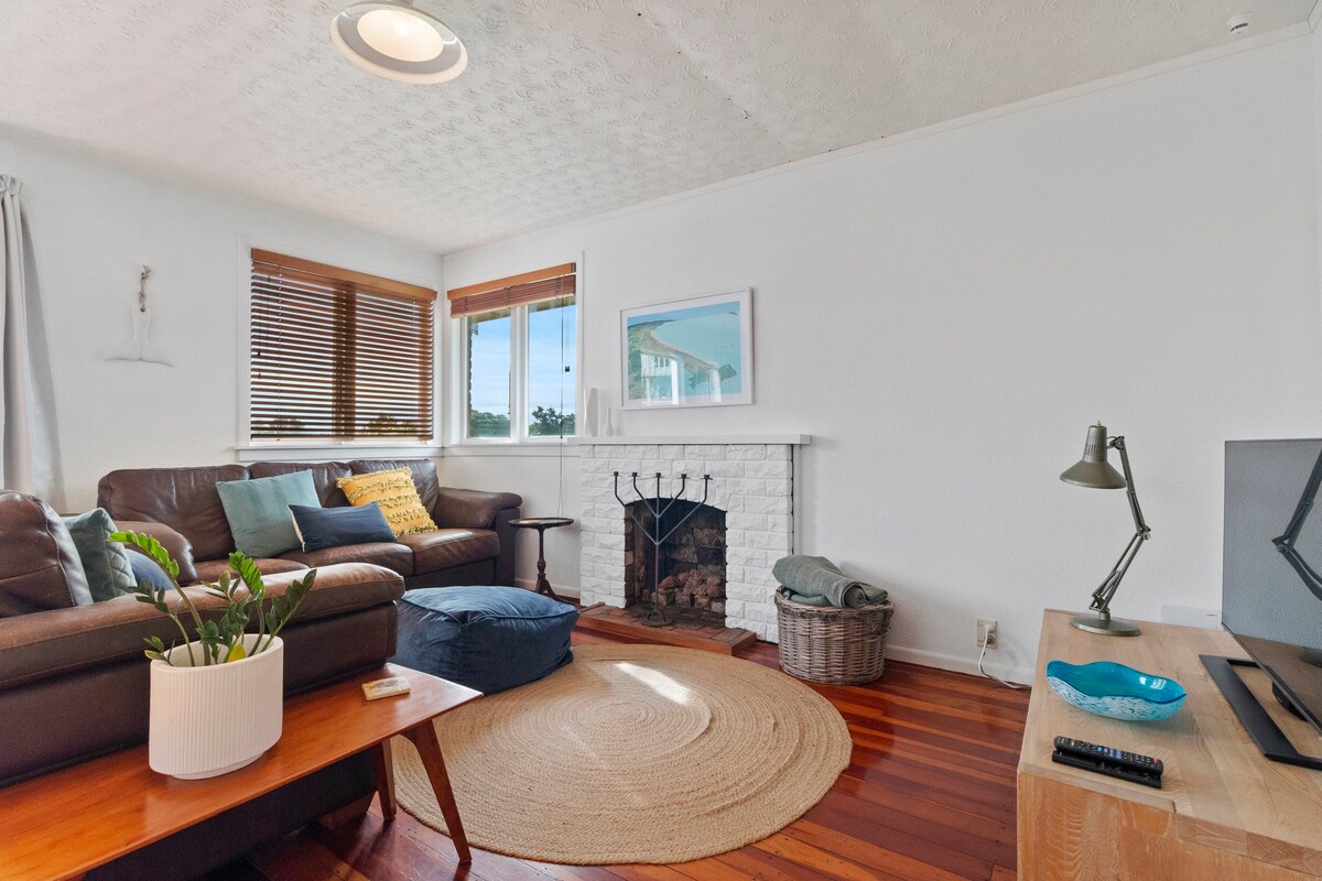 Broadway Beauty - Waihi Beach Holiday Home