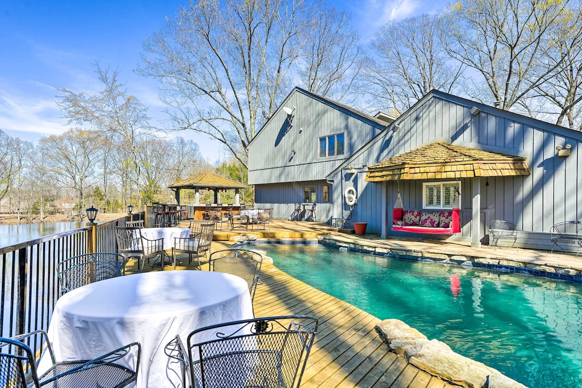 Stunning Southaven Estate: Pool & Spacious Deck!