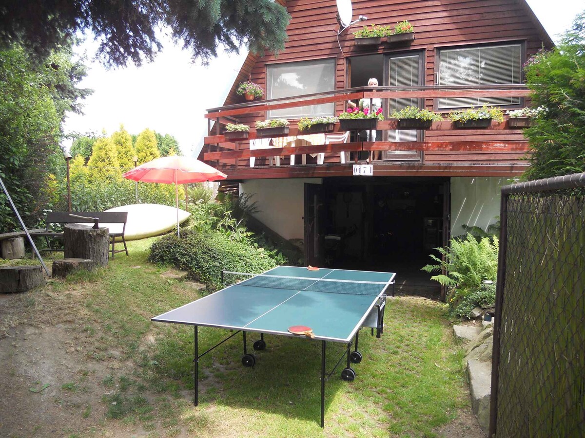 Holiday home with outdoor pool and table tennis at