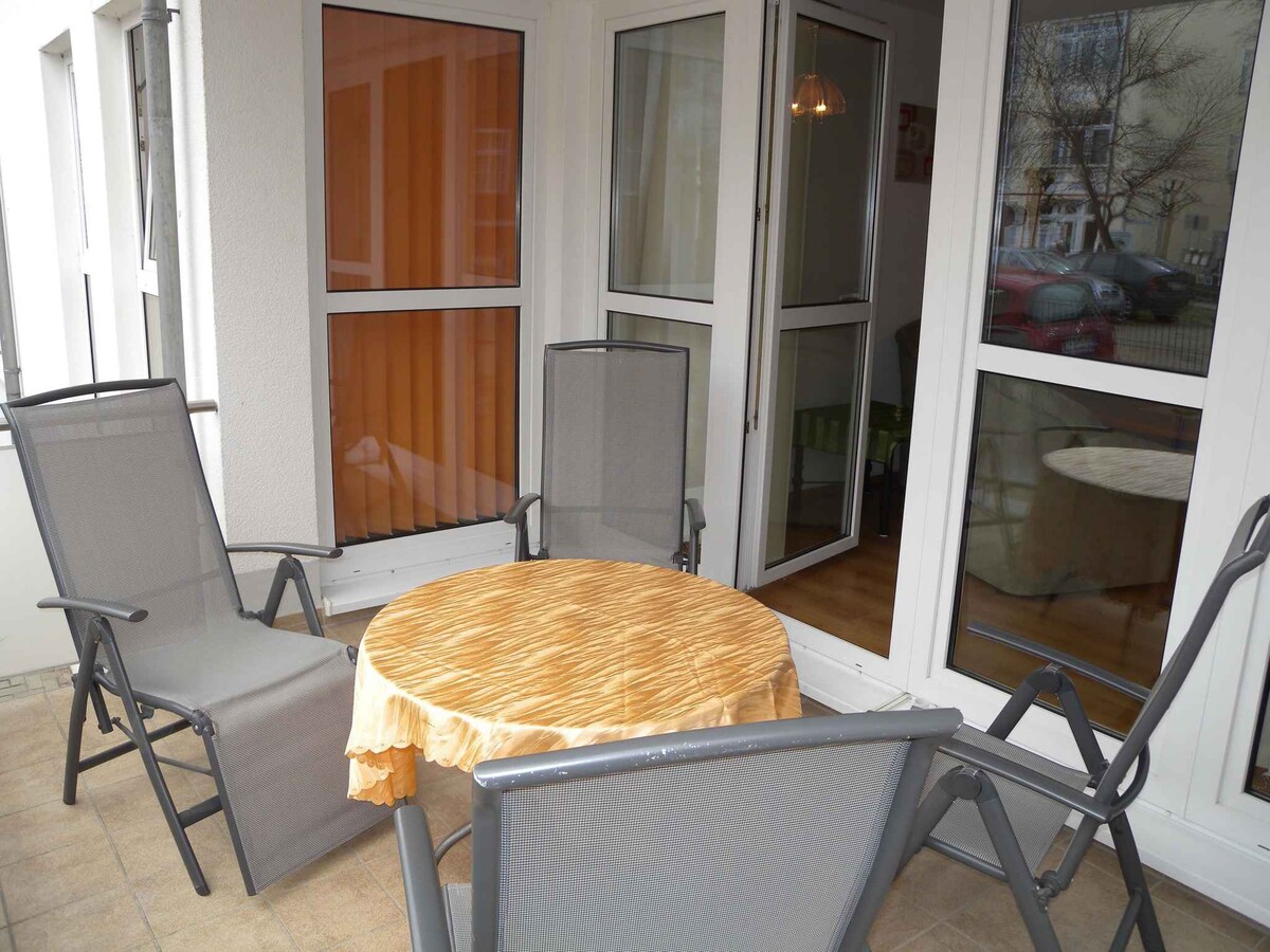 Holiday apartment with balcony, only 50 m from the