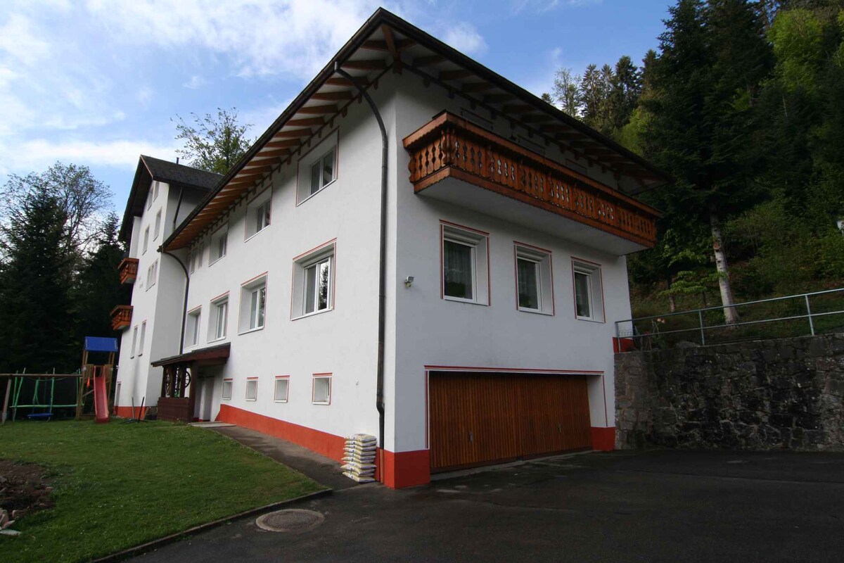 Holiday apartment with shared balcony