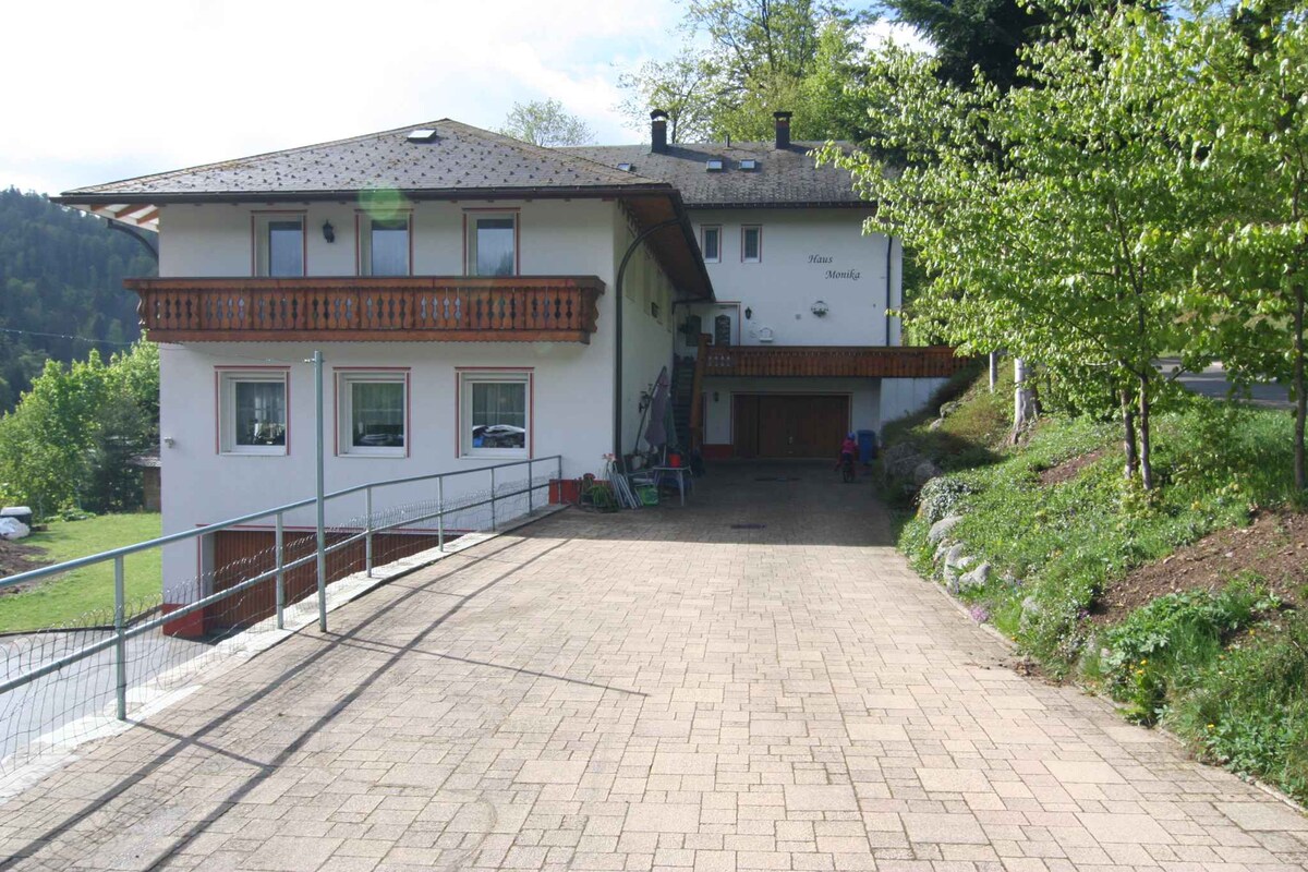 Holiday apartment with shared balcony