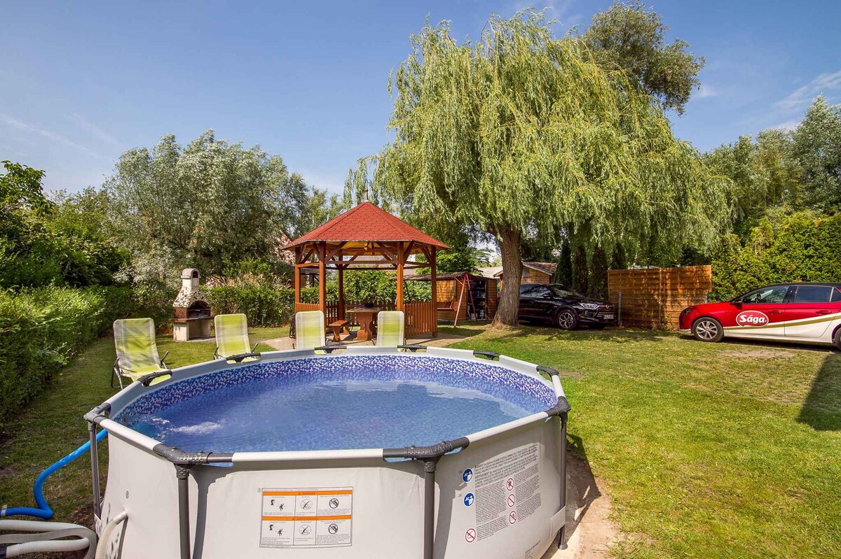 Holiday home with children's pool