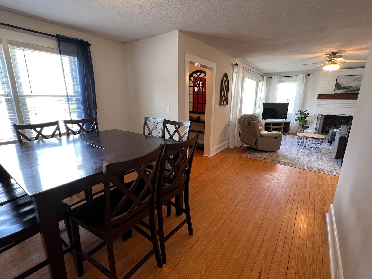 Pet Friendly|Fenced In|DT Clayton|Walkable