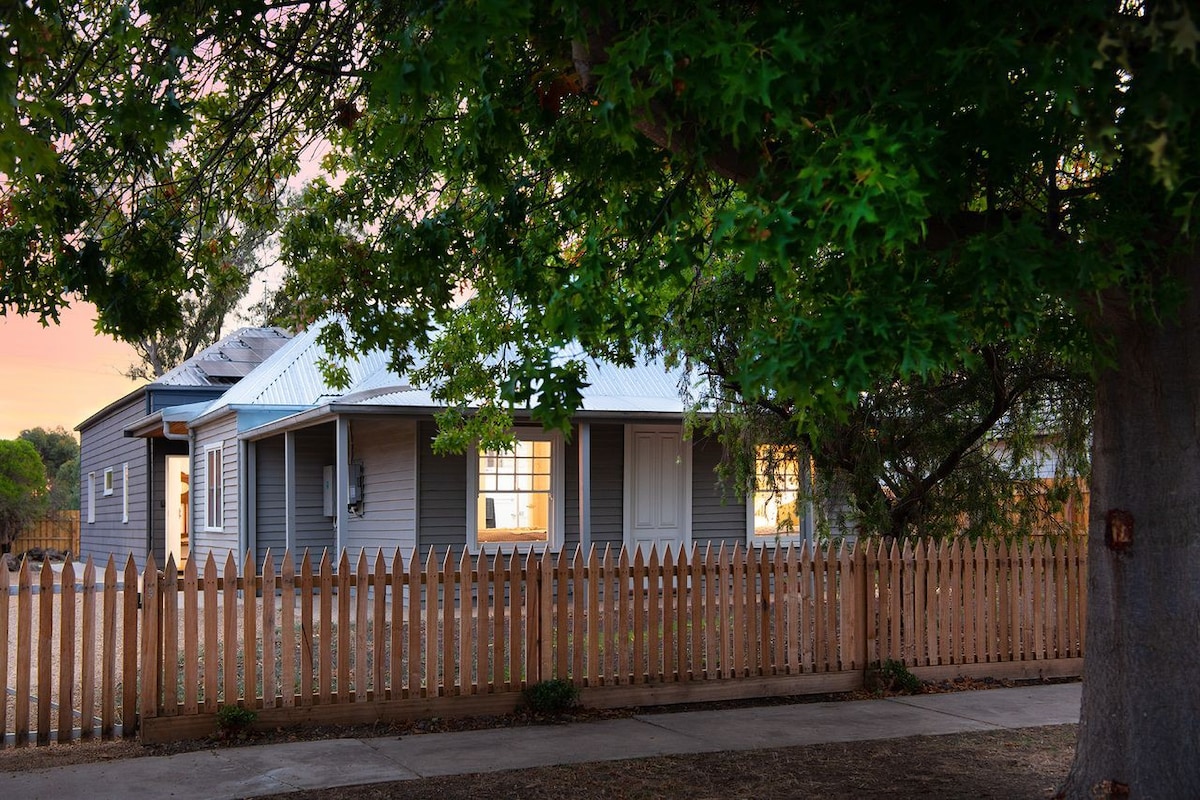 Reader's Rest - Dog friendly renovated miners cottage in Clunes!