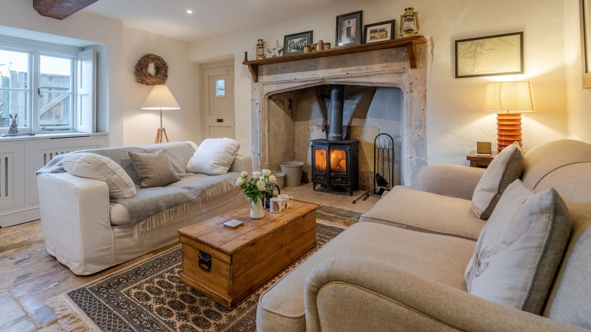 Peach Cottage, near Cirencester, family friendly