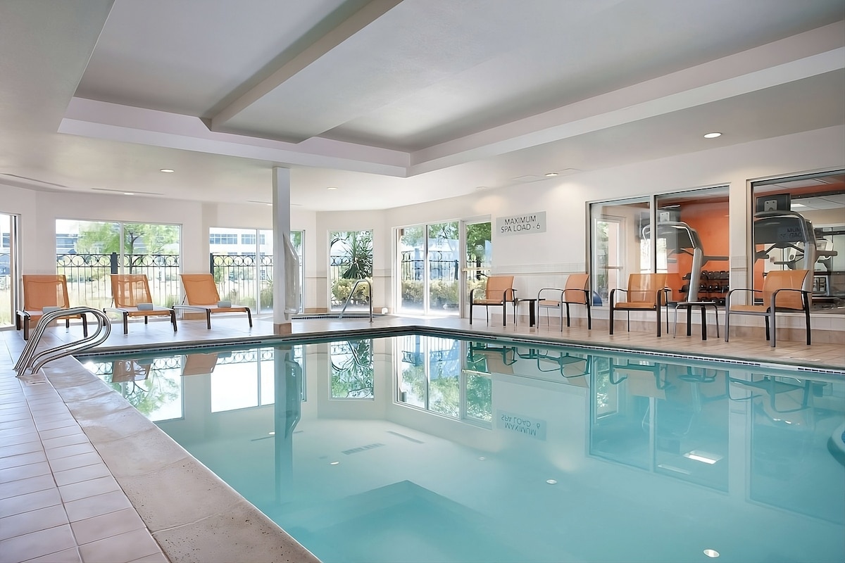 4 Units w/ Free Parking! Pets Allowed! Pool Onsite