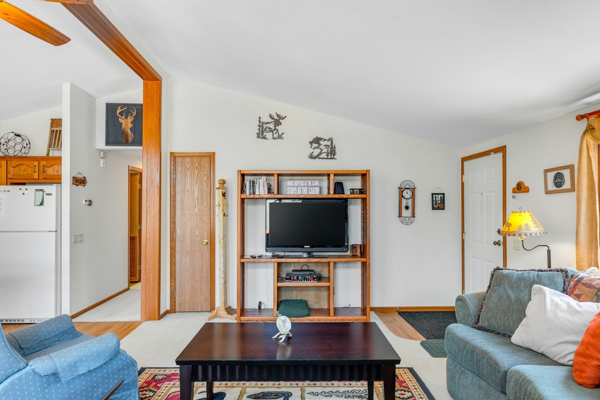 3BR Affable dog/child-friendly home with firepit