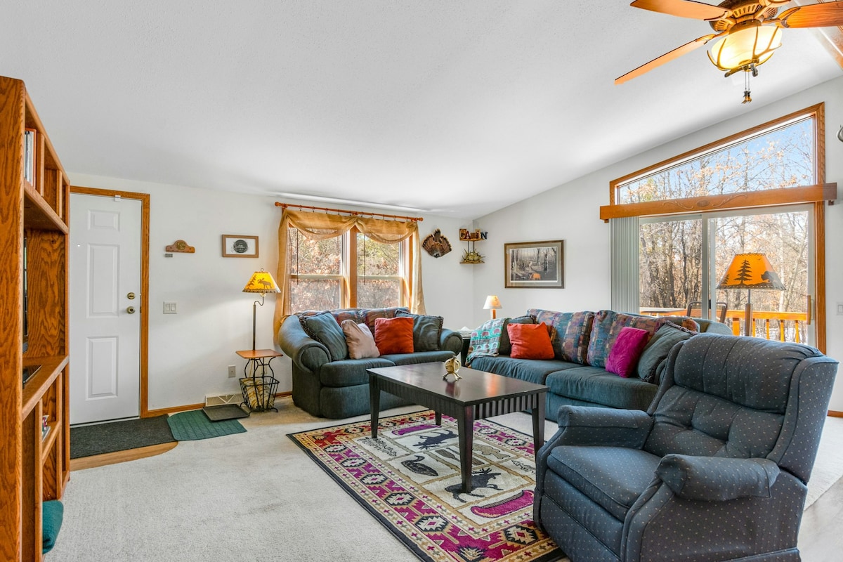 3BR Affable dog/child-friendly home with firepit