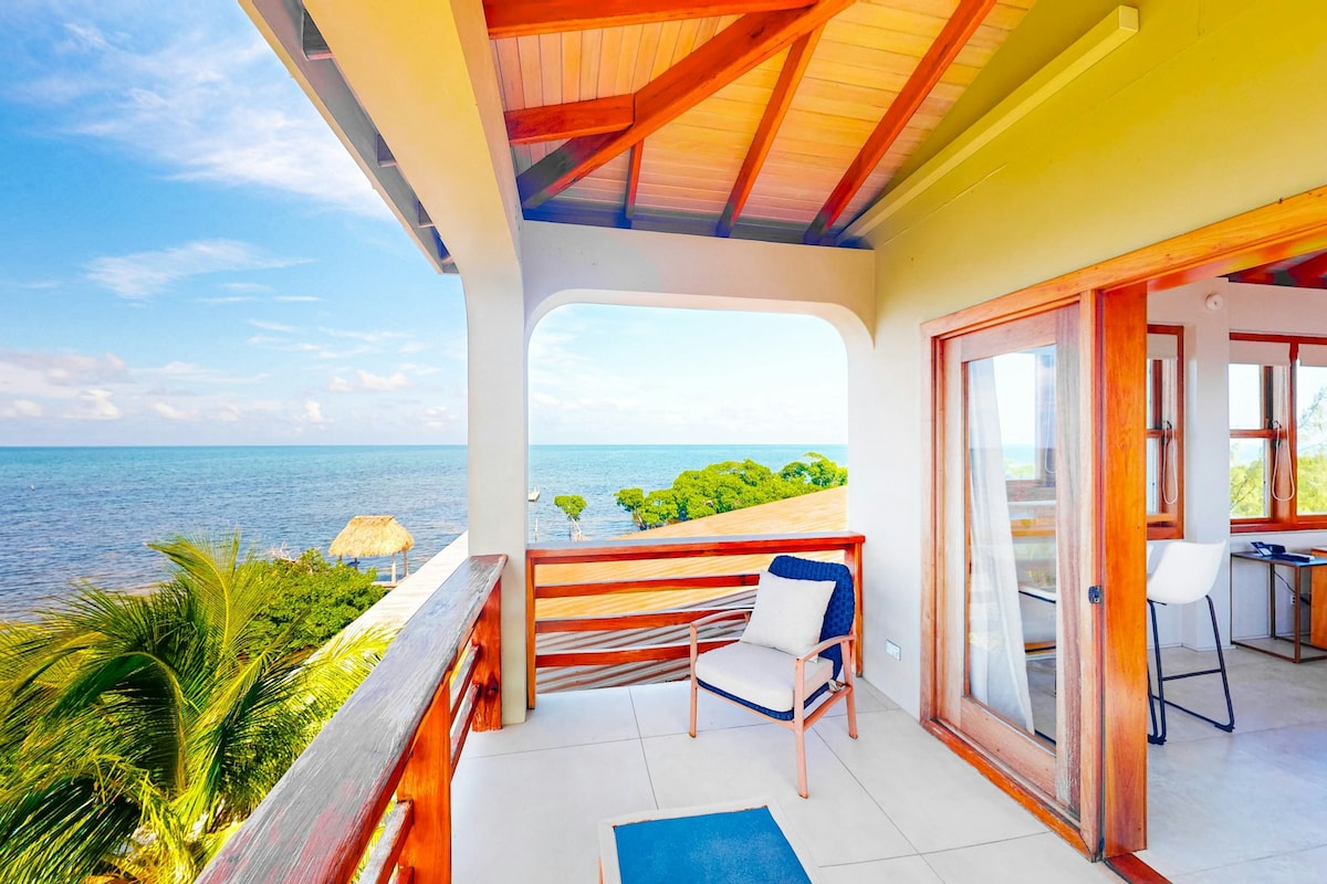 Studio in paradise with 365 views and a pool