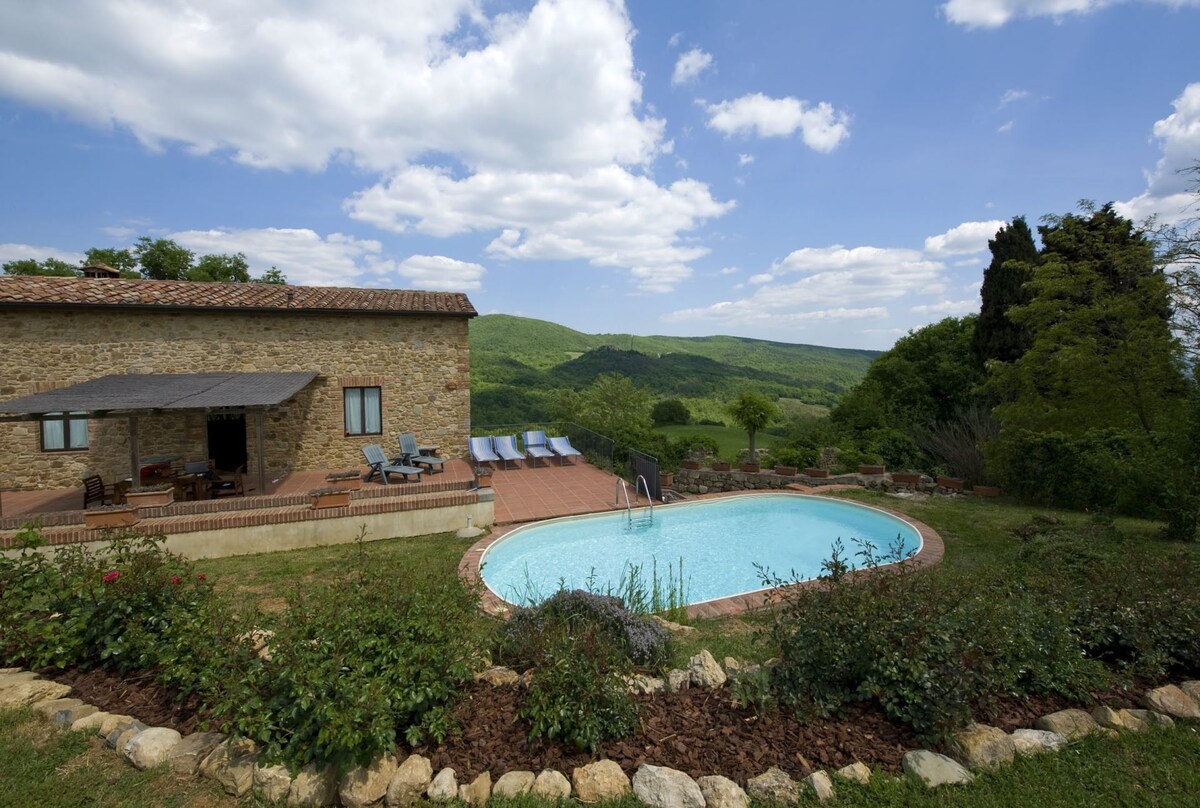 Tuscan barn with private pool&garden by VacaVilla