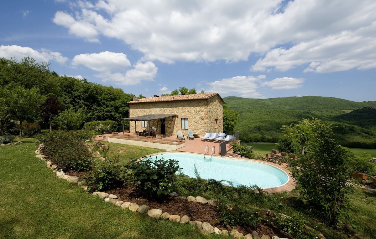 Tuscan barn with private pool&garden by VacaVilla