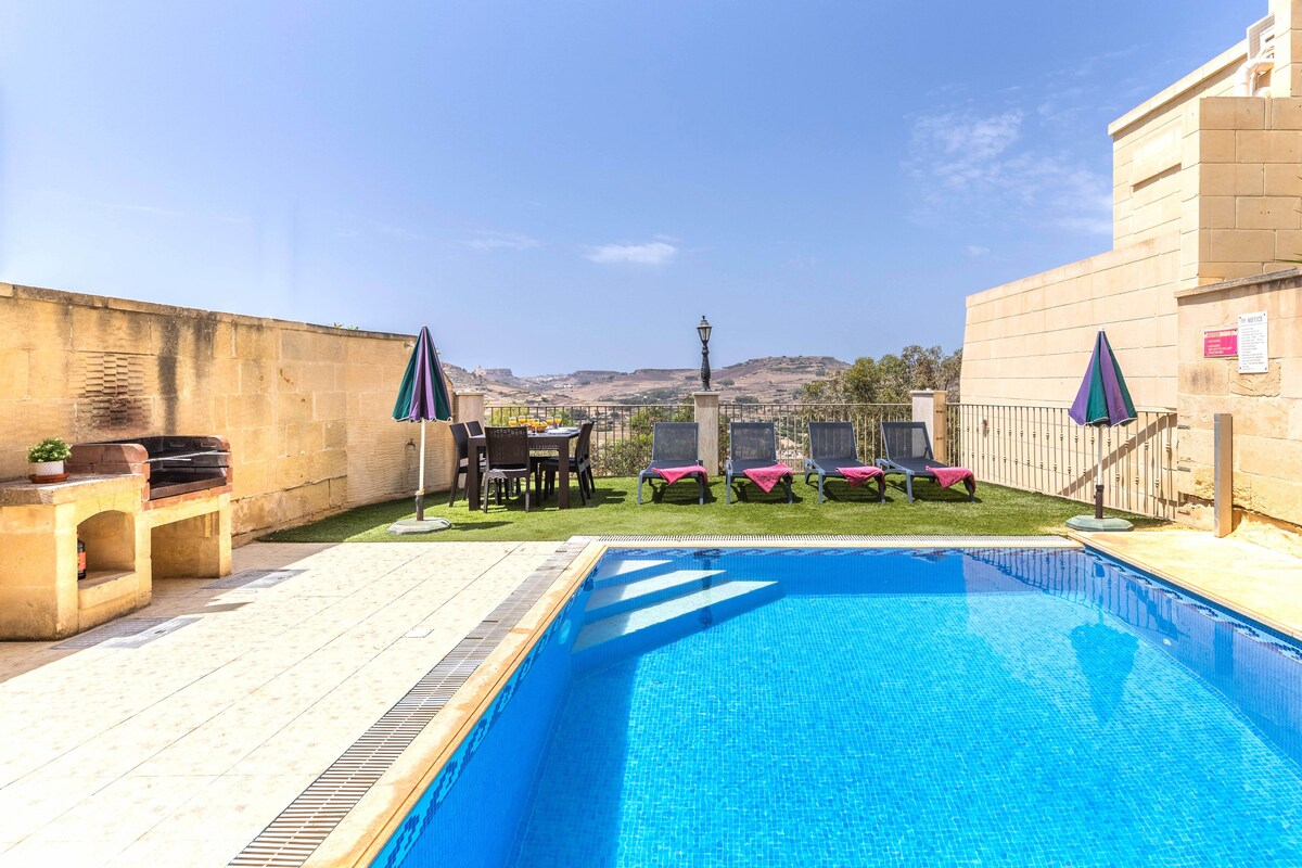 Ta Lucija 2 bedroom Villa with private pool