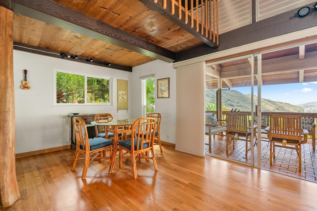 3BR dog-friendly home with lanai, ocean views, W/D