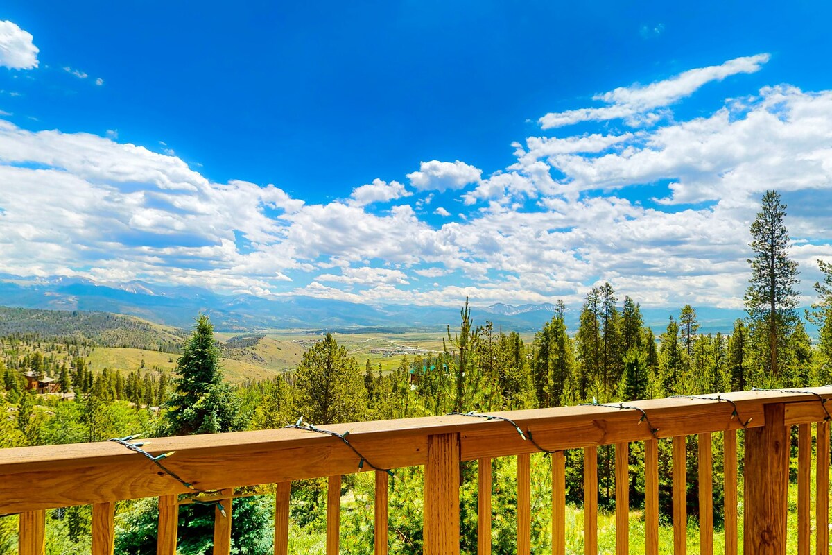 3BR mountain-view with hot tub & fireplace