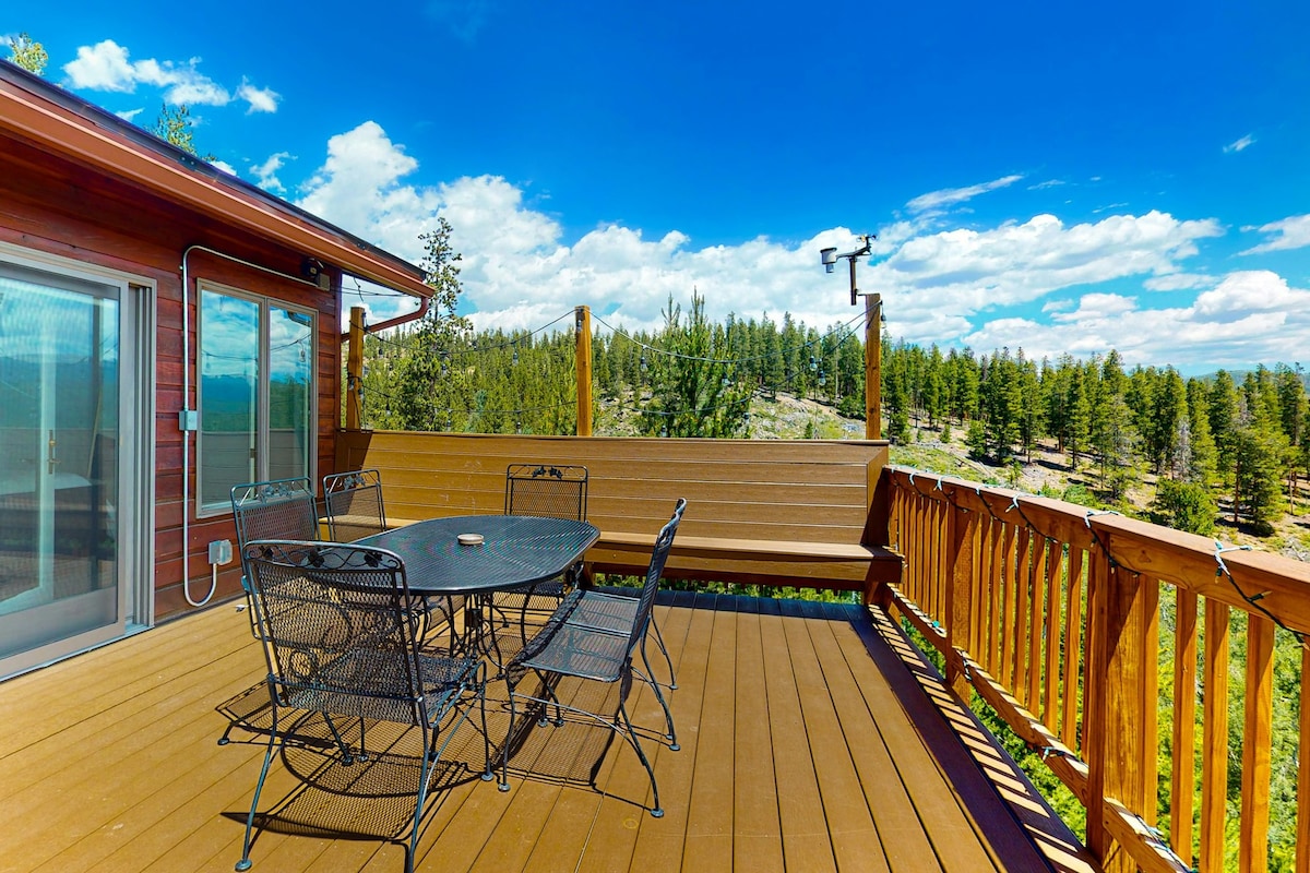 3BR mountain-view with hot tub & fireplace