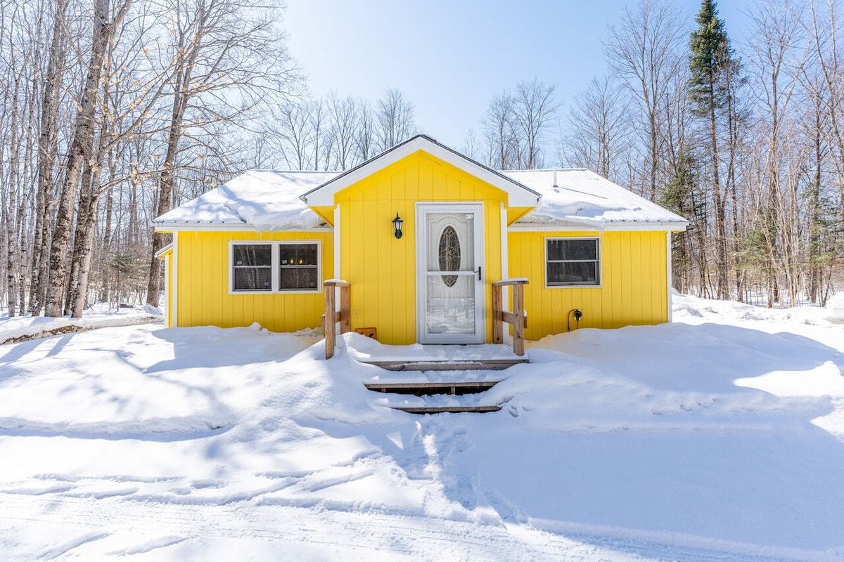 Lillie's Lil Cabin-Relax in hot tub here!