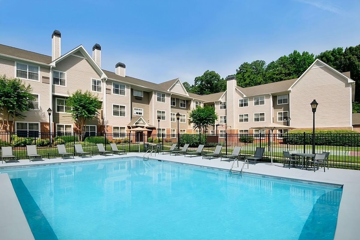 Atlanta Georgia Tour! Pet-friendly Hotel w/ Pool!