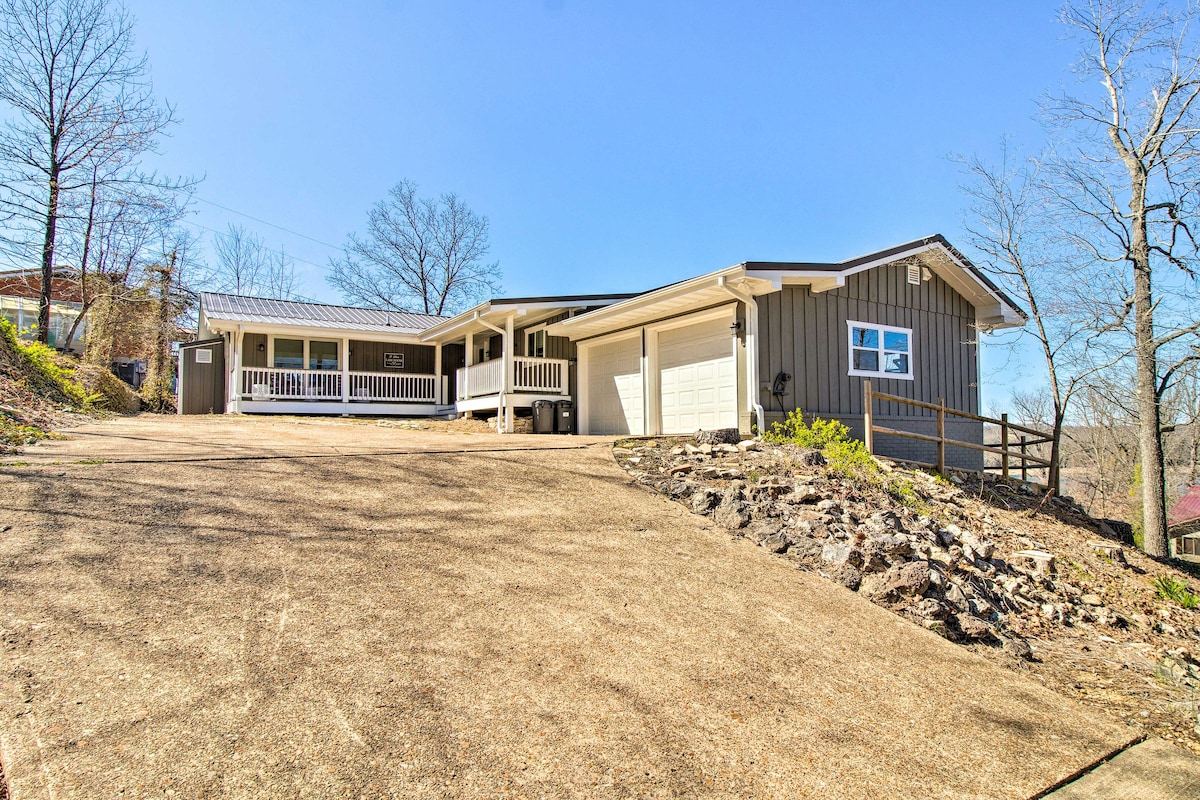 Beautiful Lakeview Home: Near Bull Shoals Lake!