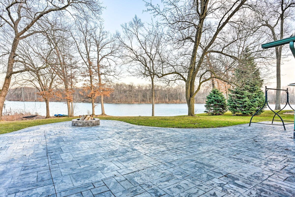 Lakefront Hartland Cottage w/ Patio & Fire Pits!