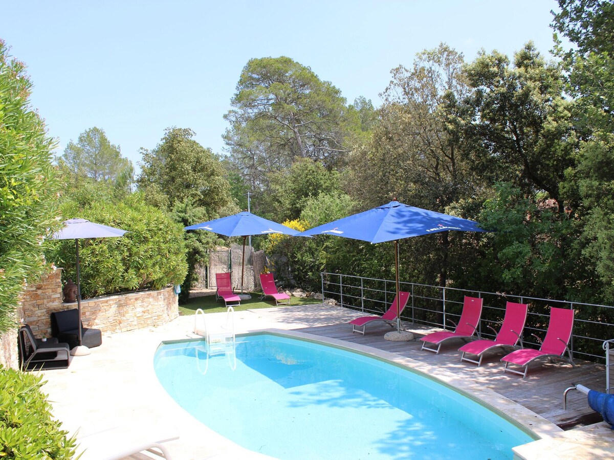 Holiday home with large garden and pool