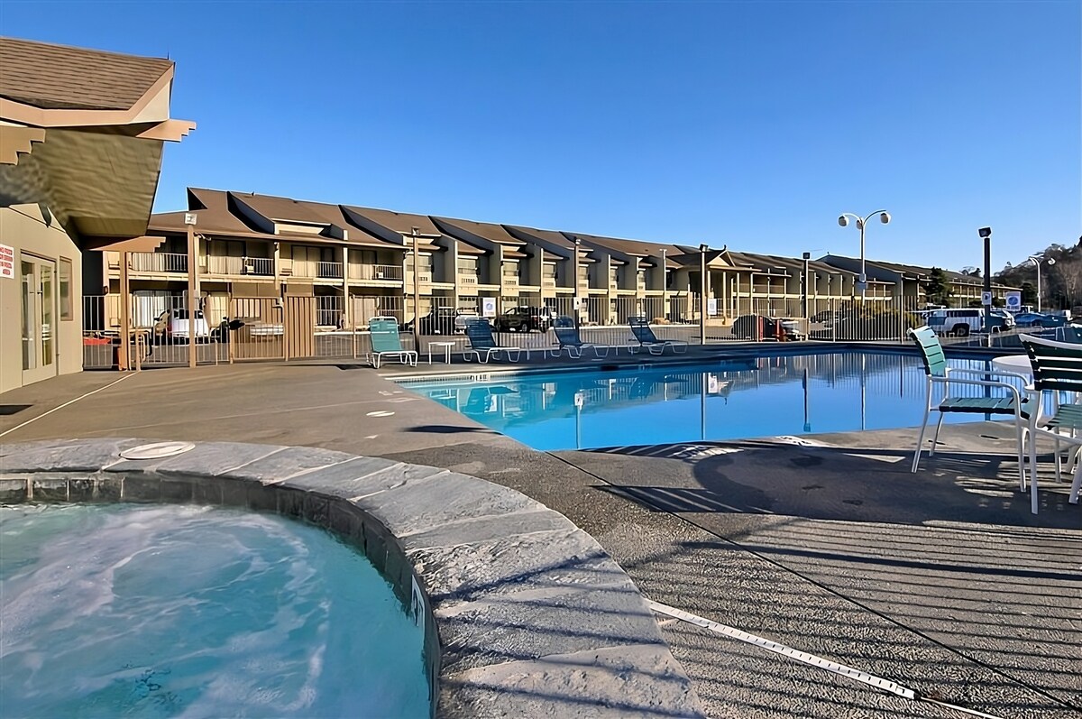 Family Getaway! 3 Relaxing Units, Pool, Parking!