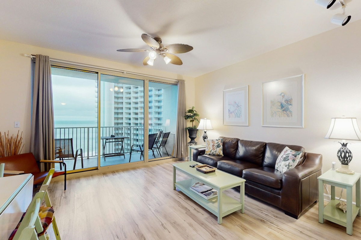 Beachfront 2BR with Gulf view, pools & hot tubs