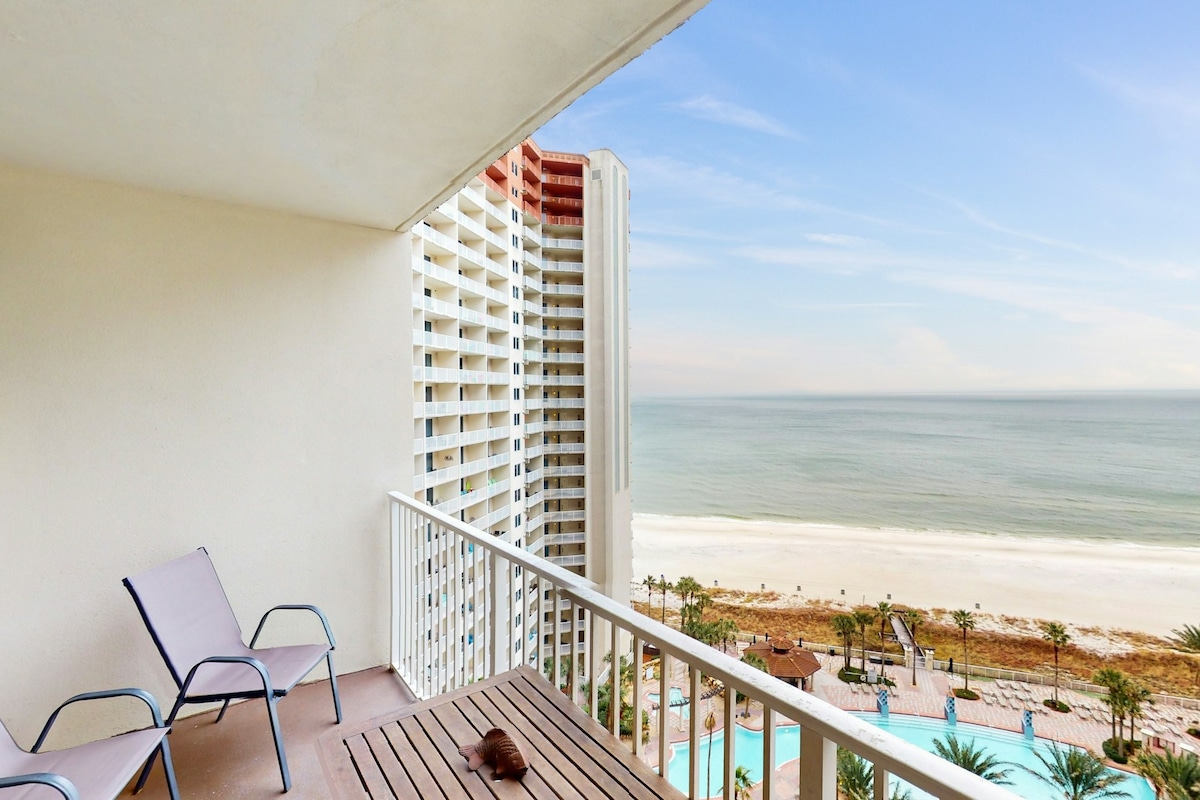 Beachfront 2BR with Gulf view, pools & hot tubs