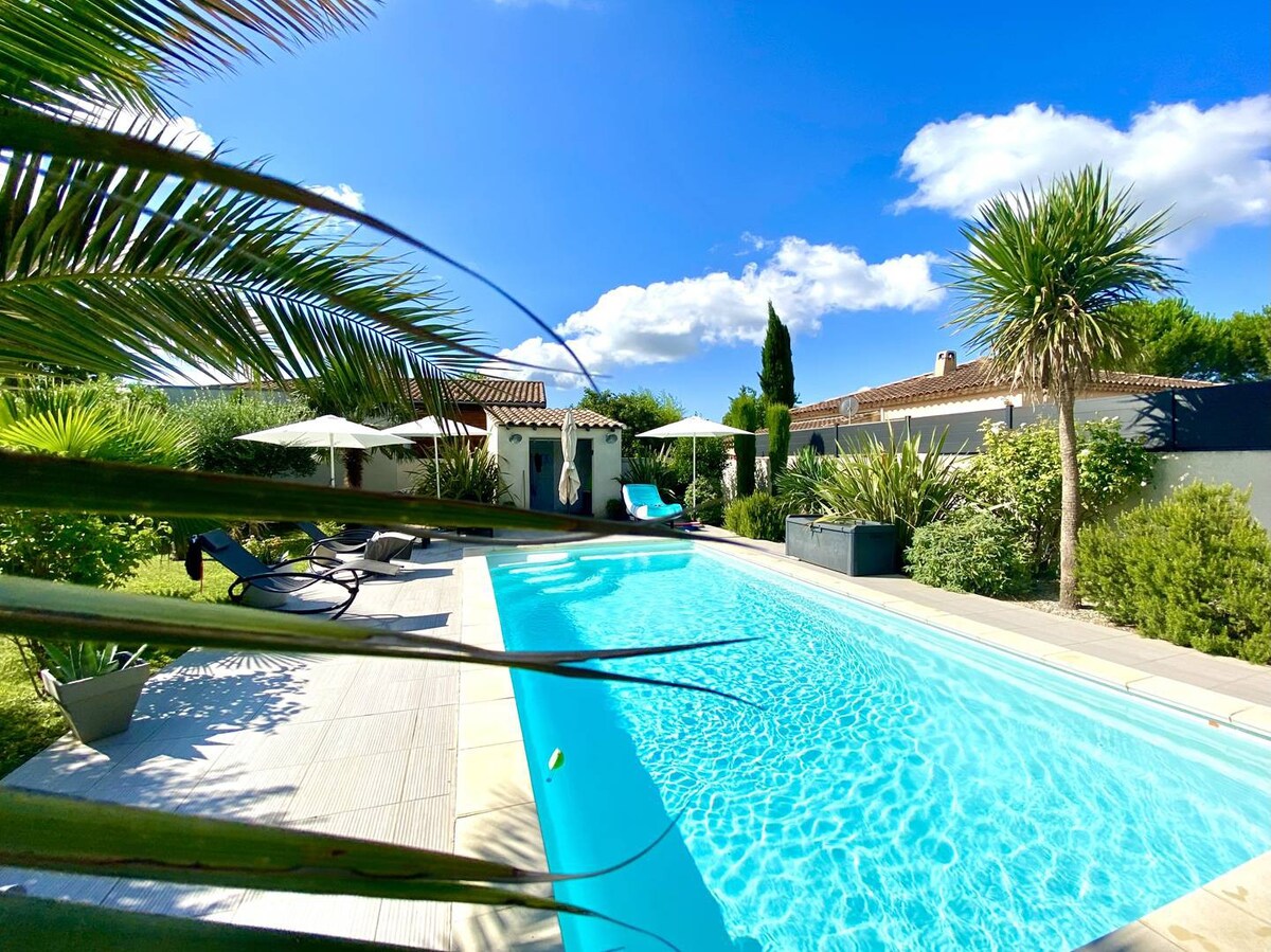 Le mas des anges with garden and swimming pool
