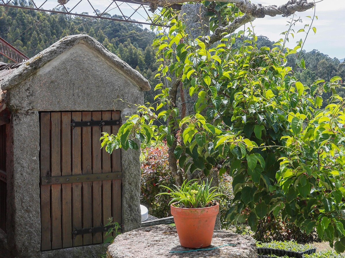 Casa dos Cabreiros de Baixo Melgaço