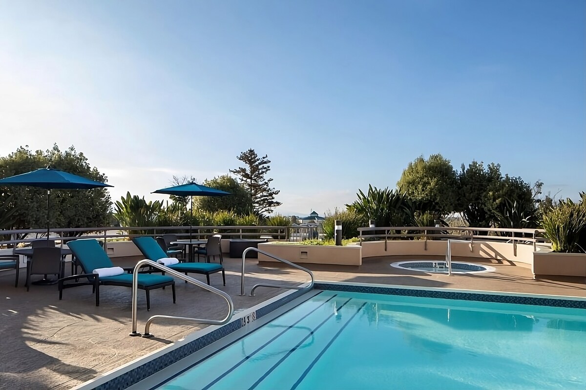 Unwind in the Heart of Silicon Valley! Enjoy Pool!