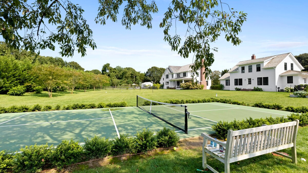 7BR/6.5BA: Sagaponack, Gunite Pool, Dining area