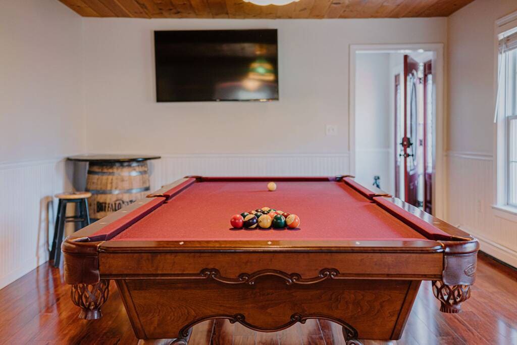 Gilford Getaway - Pool + Hot Tub - Lakes Region