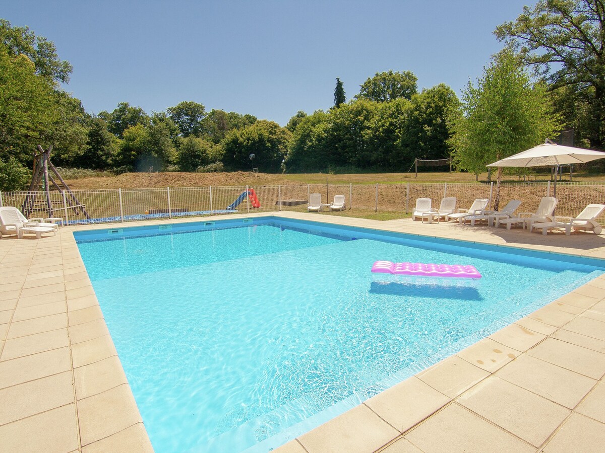 Spacious Cottage in Limousin with Private Pool