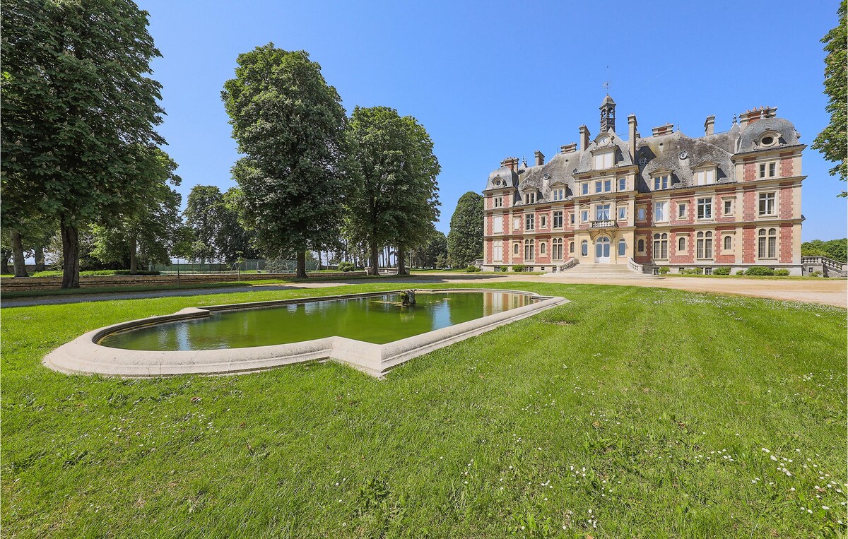 Beautiful apartment with Outdoor swimming pool