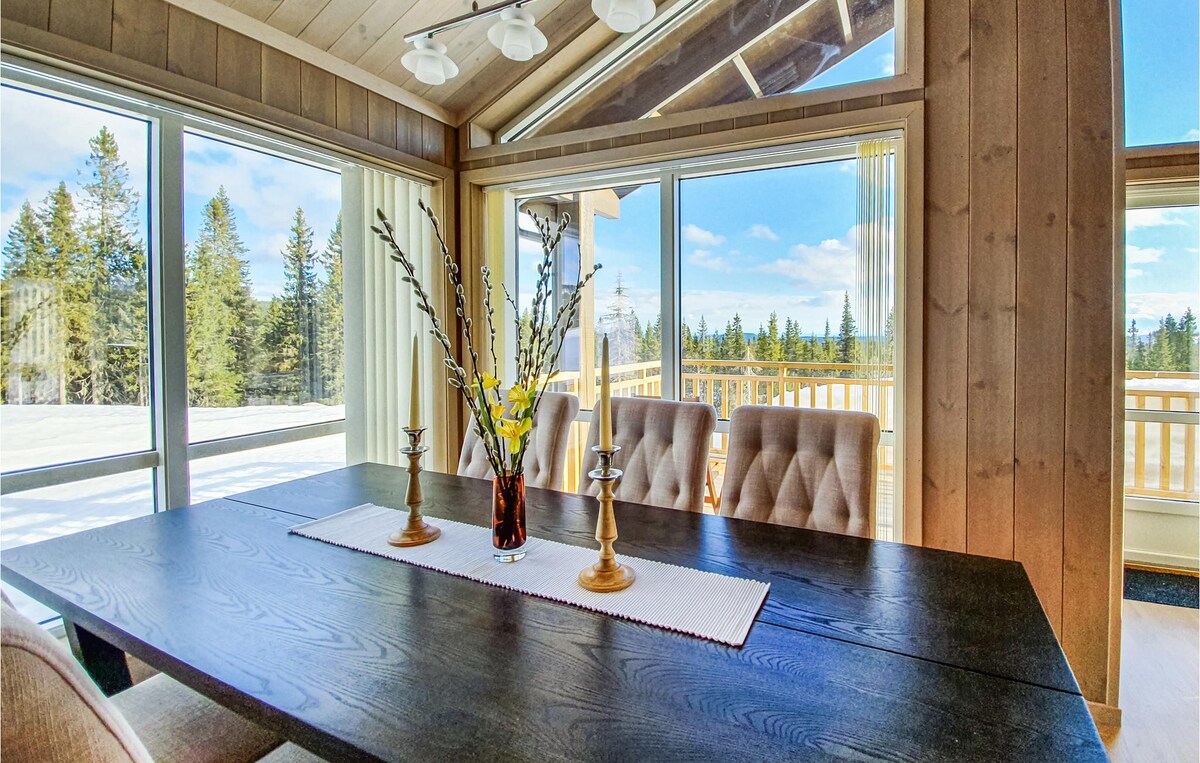 Beautiful home in Lillehammer with sauna