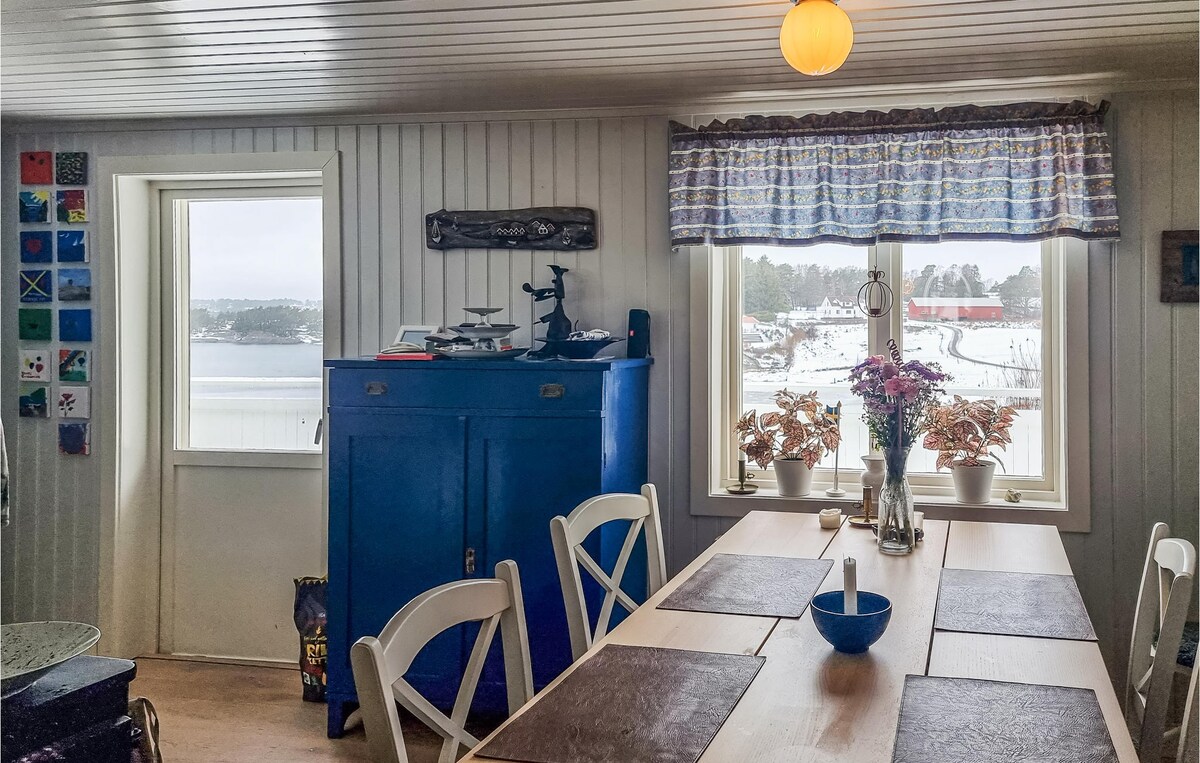 Svineviken的温馨房源，可欣赏海景
